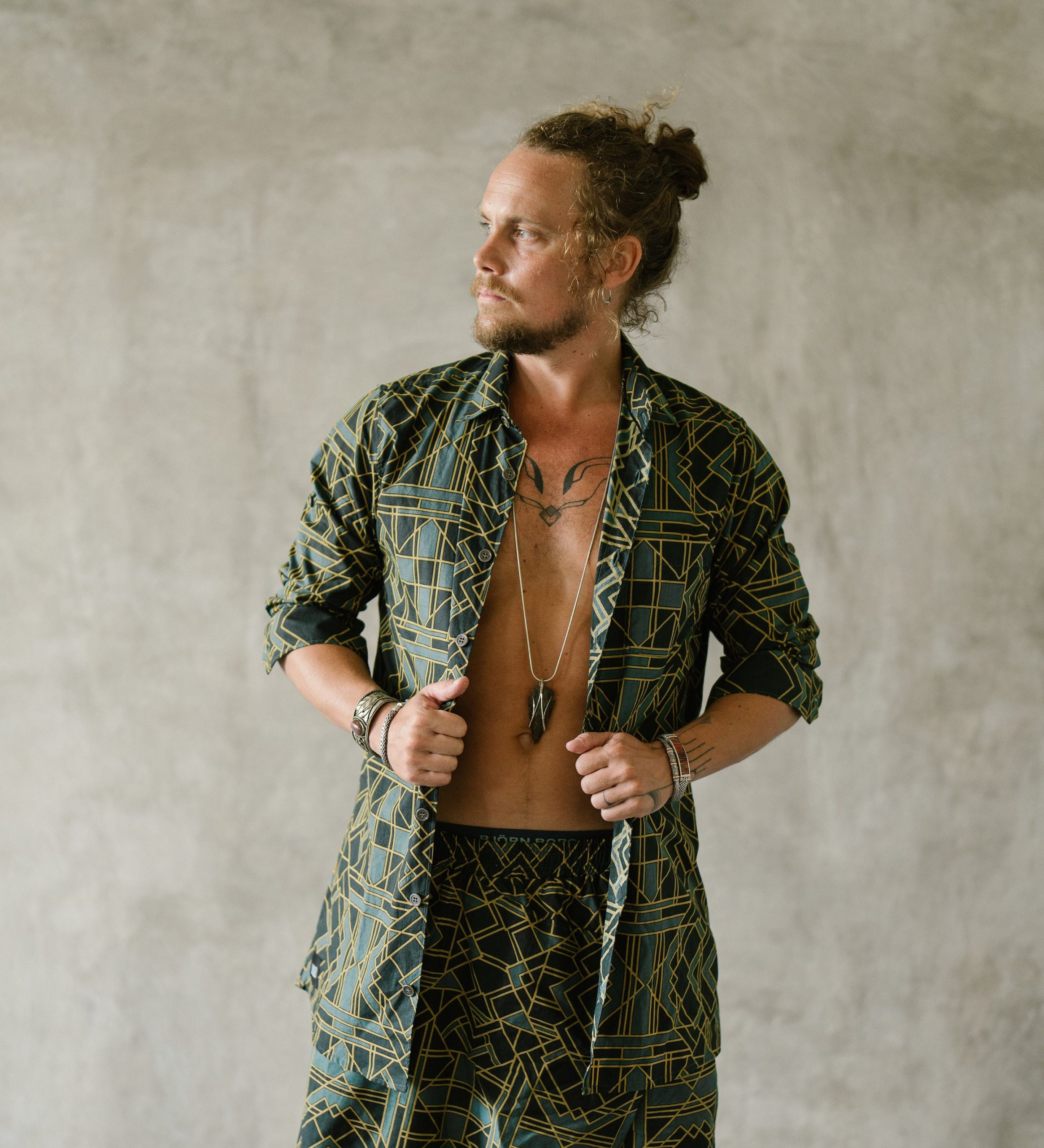 Geometric Print Cotton Buttonup Shirt: Green Boho Festival Geometric Print Cotton Buttonup Shirt: Green Boho Festival