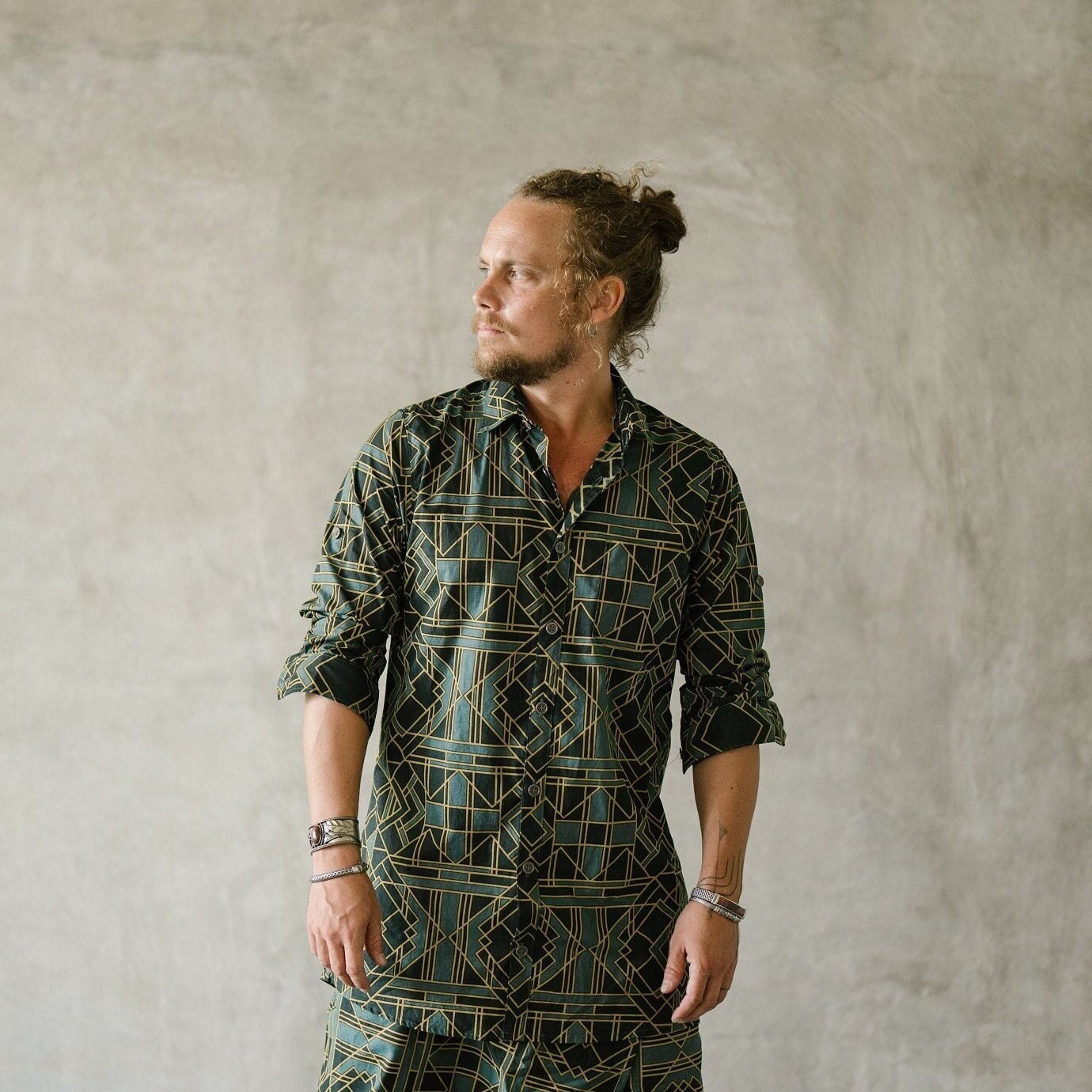 Geometric Print Cotton Buttonup Shirt: Green Boho Festival Geometric Print Cotton Buttonup Shirt: Green Boho Festival